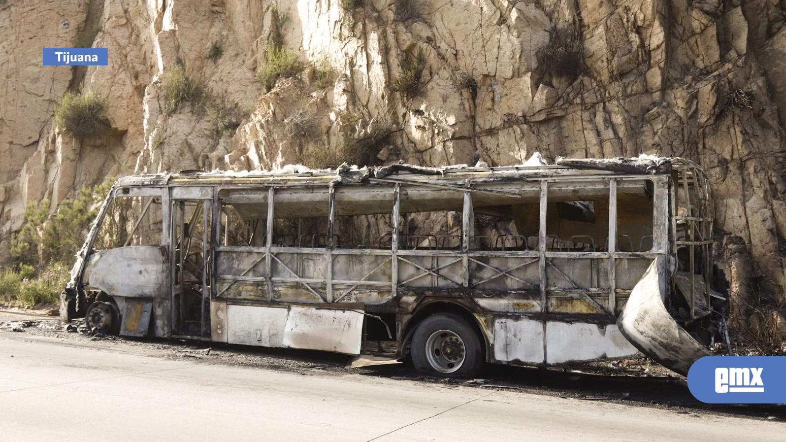 EMX-Settepi-suma-otro-incidente:-camión-de-personal-queda-calcinado-en-el-bulevar-2000