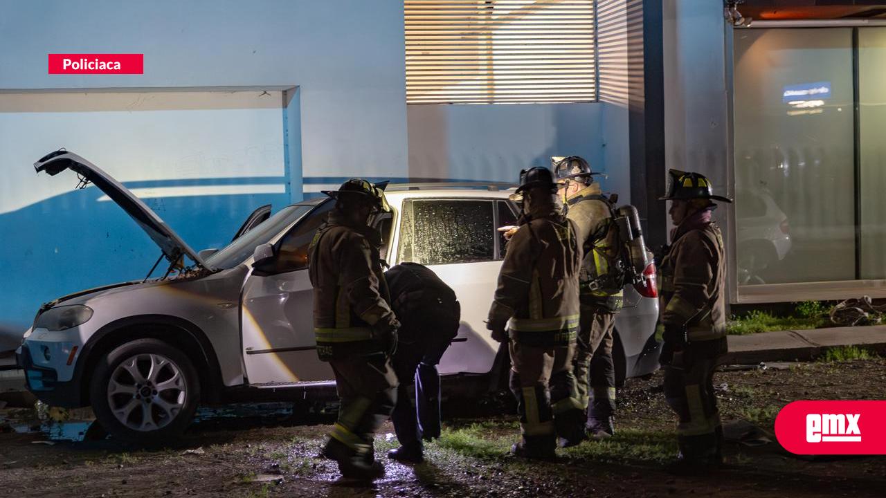 EMX-Vehículo-se-incendia-en-callejón-de-Zona-Río