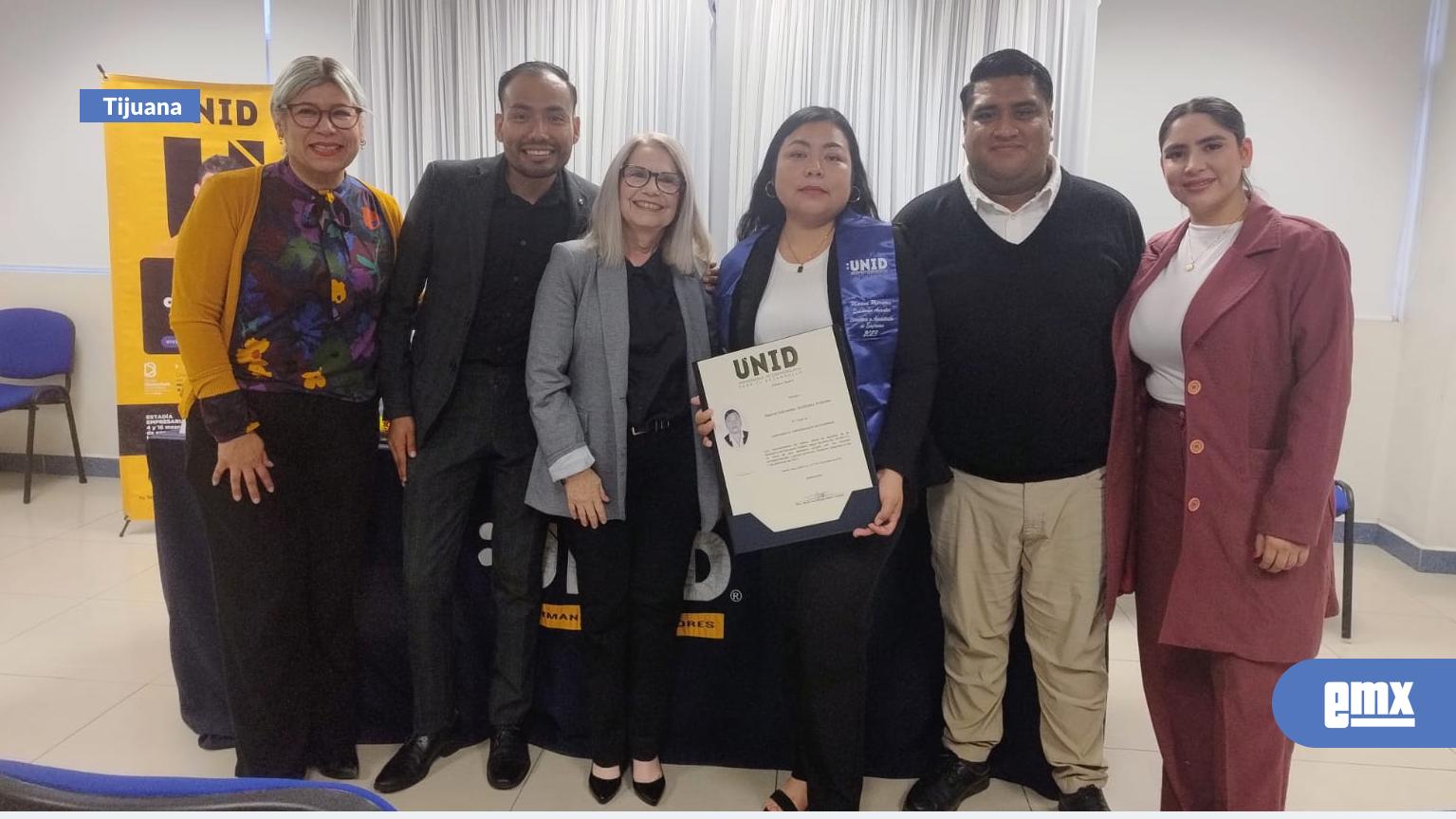 EMX-Salda-la-UNID-Tijuana-“histórica-deuda”-con-egresados-y-entrega-títulos-profesionales