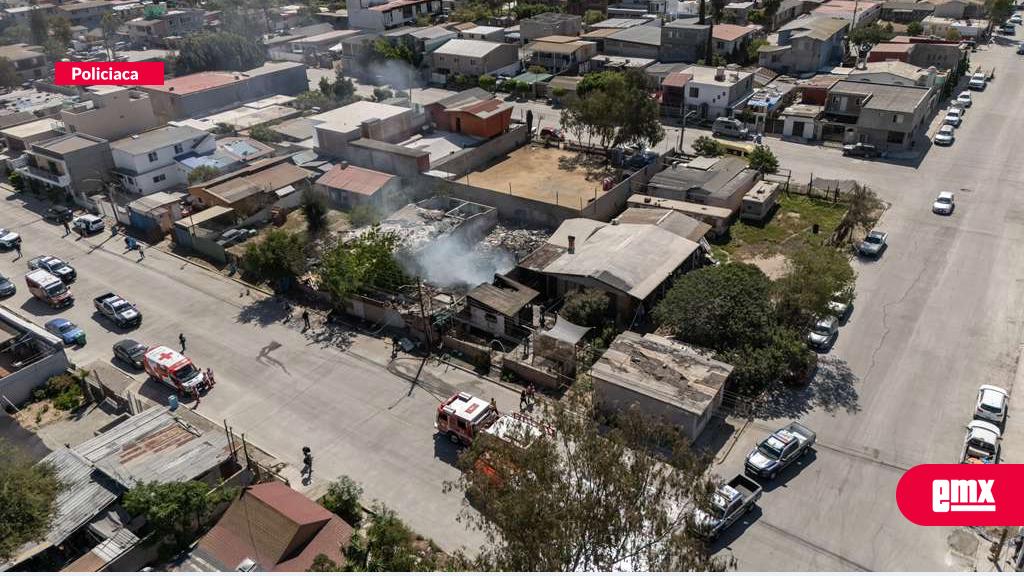 EMX-Incendio-consume-dos-viviendas-en-Buenos-Aires-Norte