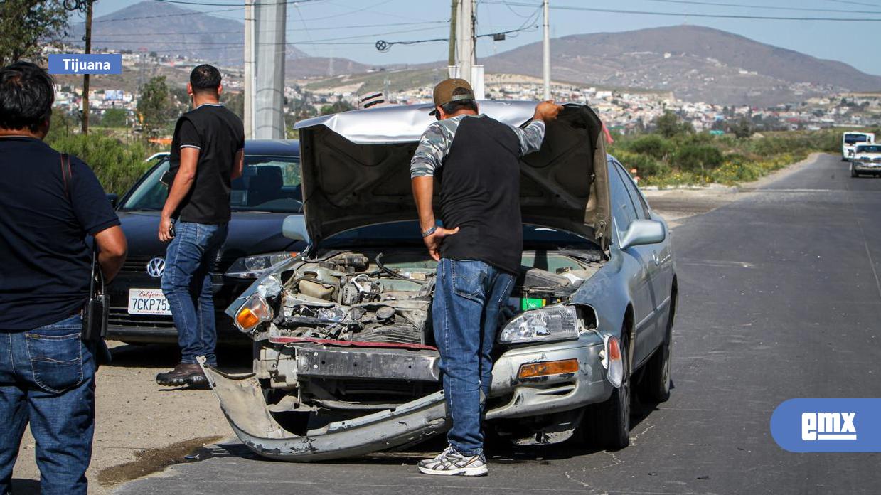EMX-Accidente-vehicular-en-el-bulevar-2000-deja-a-menores-con-lesiones-leves