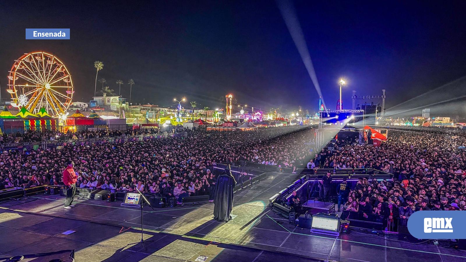 EMX-Asisten-miles-de-personas-a-primer-día-de-Carnaval