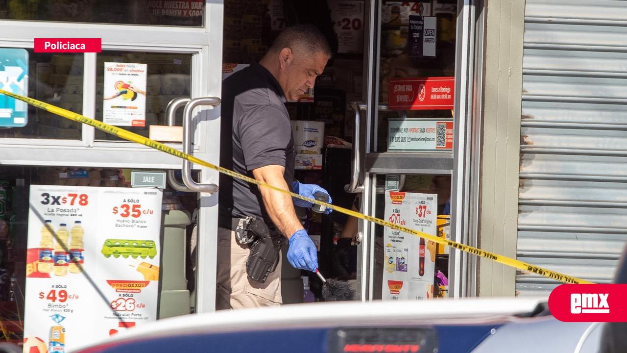 EMX-Robo-con-arma-de-fuego-en-Oxxo-de-Real-de-San-Francisco