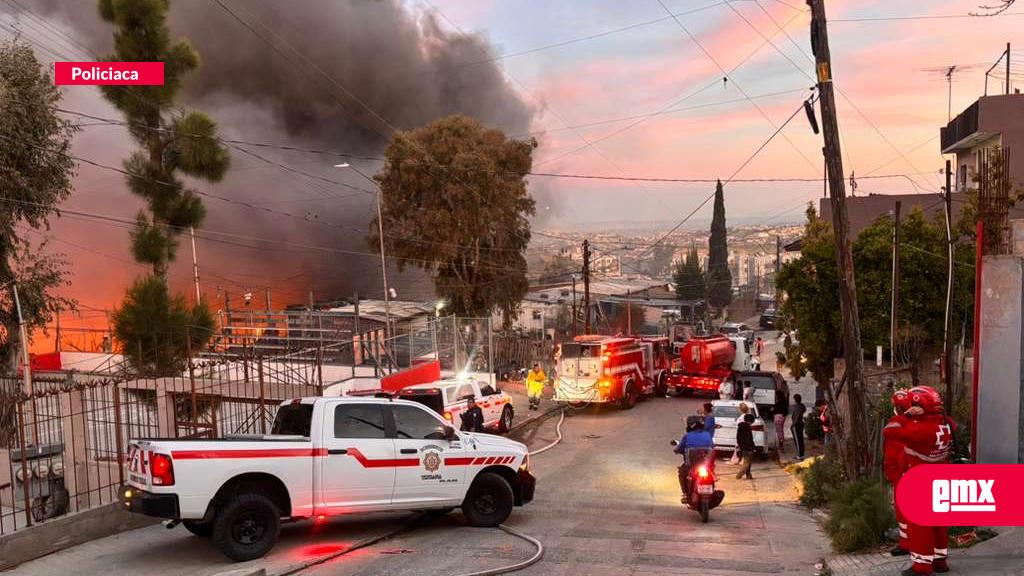 EMX-Incendio-consume-al-menos-cinco-viviendas-en-la-colonia-Leandro-Valle