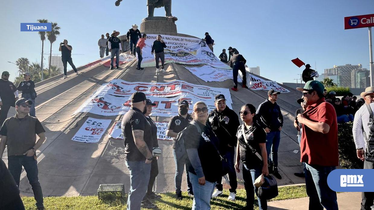 EMX-CNTE-protesta-en-Tijuana-con-rumbo-a-la-garita-de-San-Ysidro