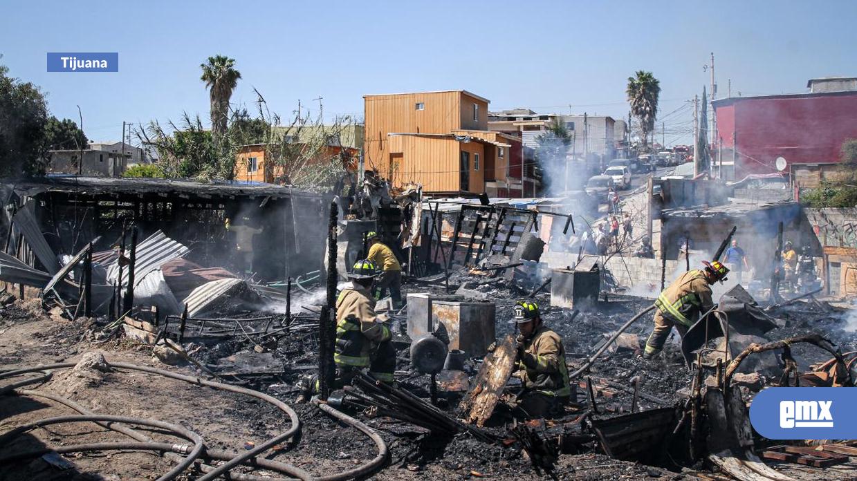 EMX-Incendio-consume-al-menos-ocho-viviendas-en-la-colonia-Valle-Verde