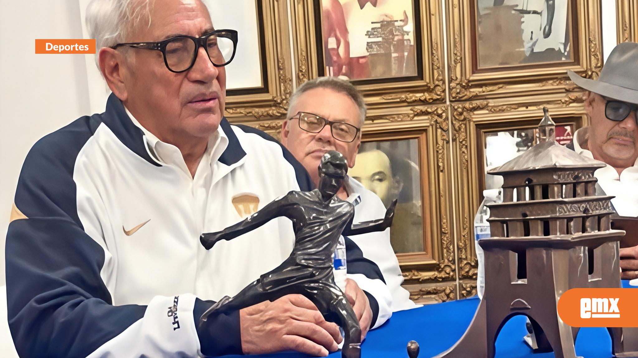 EMX-Reconoce-a-Leonardo-Cuéllar-Salón-de-la-Fama-del-Deporte