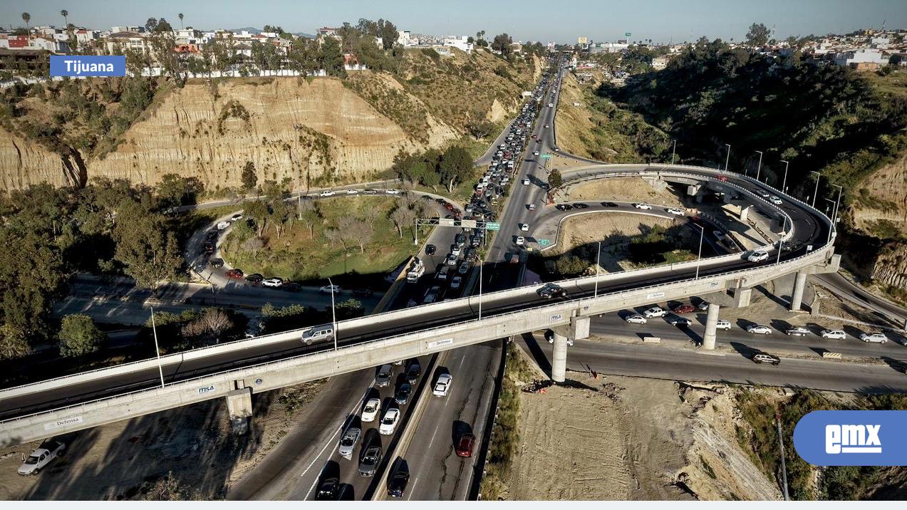 EMX-Fuerte-tráfico-para-llegar-a-Playas-de-Tijuana
