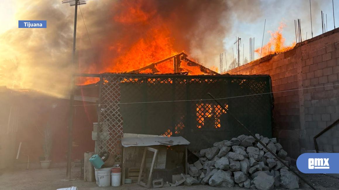 EMX-Fuego-consume-varias-viviendas-en-Ojo-de-Agua-y-Zona-Norte-de-Tijuana