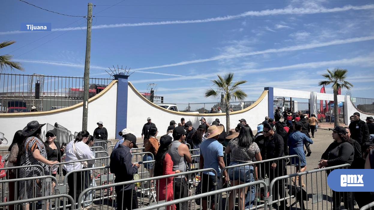 EMX-Abren-puertas-para-concierto-gratuito-de-Carín-León-en-Tijuana;-calor-no-detiene-a-fans