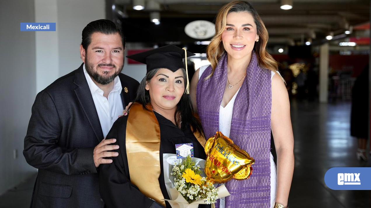 EMX-Más-de-800-mujeres-cumplen-su-sueño-de-terminar-la-preparatoria-con-tarjeta-violeta
