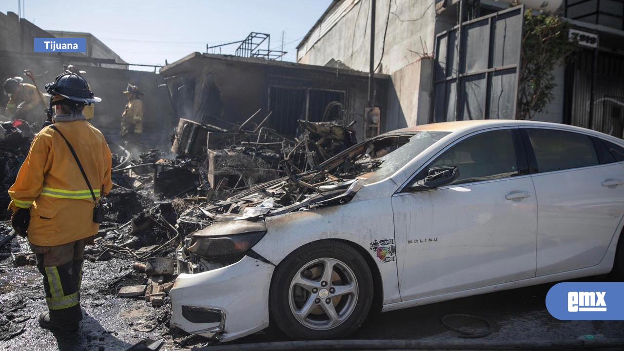 EMX-Incendio-consume-vivienda-en-la-colonia-El-Pípila;-vehículos-resultan-afectados