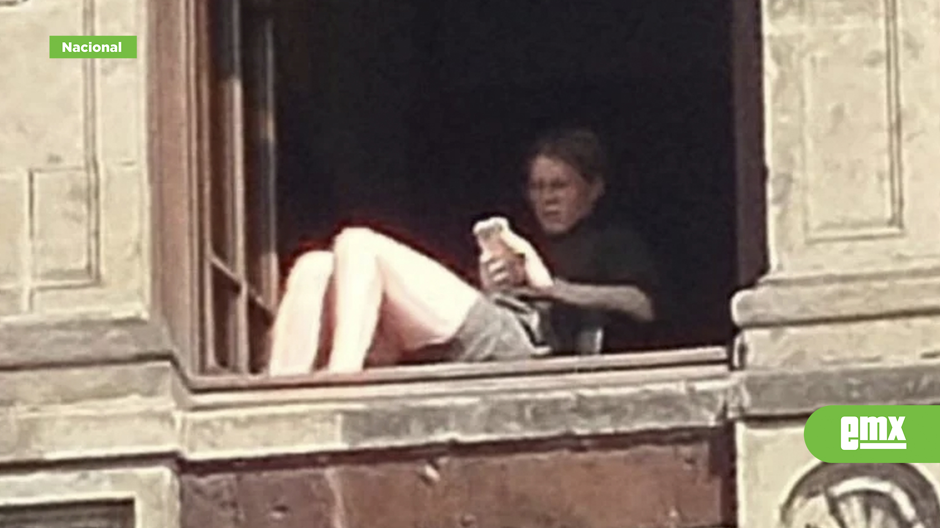 EMX-Sancionan-a-mujer-por-tomar-el-sol-en-balcón-de-Palacio-Nacional