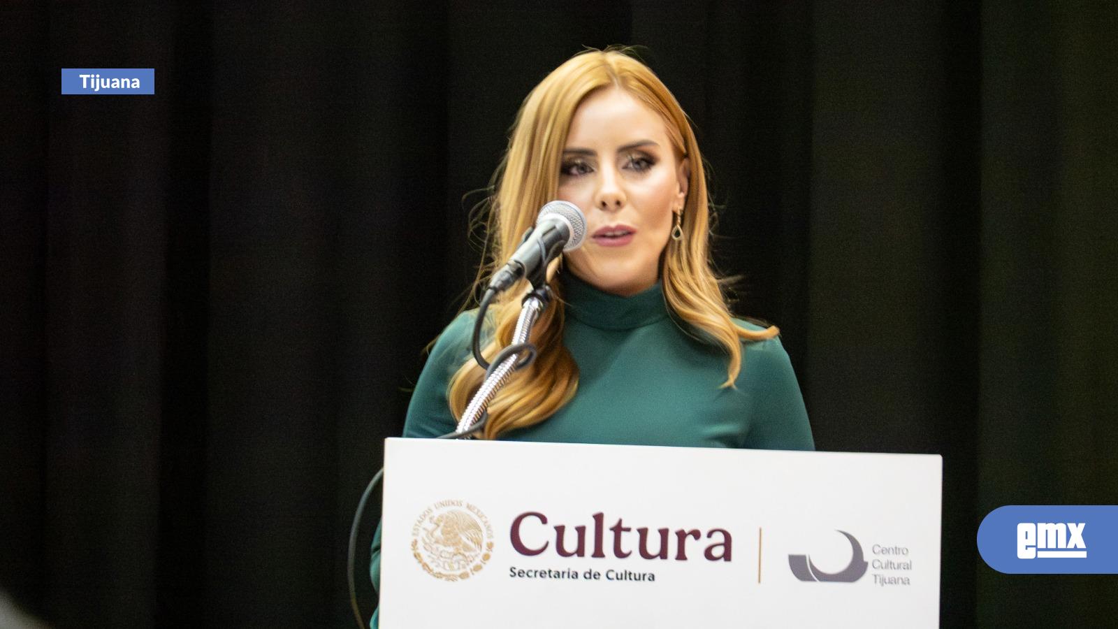 EMX-Estephanía-Báez-presenta-“Anecdotario-II”:-Un-mosaico-de-resiliencia-y-voces-femeninas