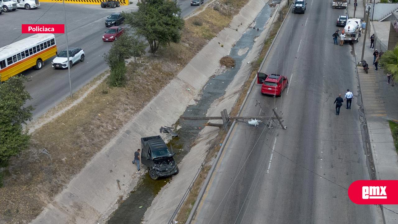 EMX-Choque-múltiple-y-poste-derribado-generan-caos-vial-en-el-Clouthier