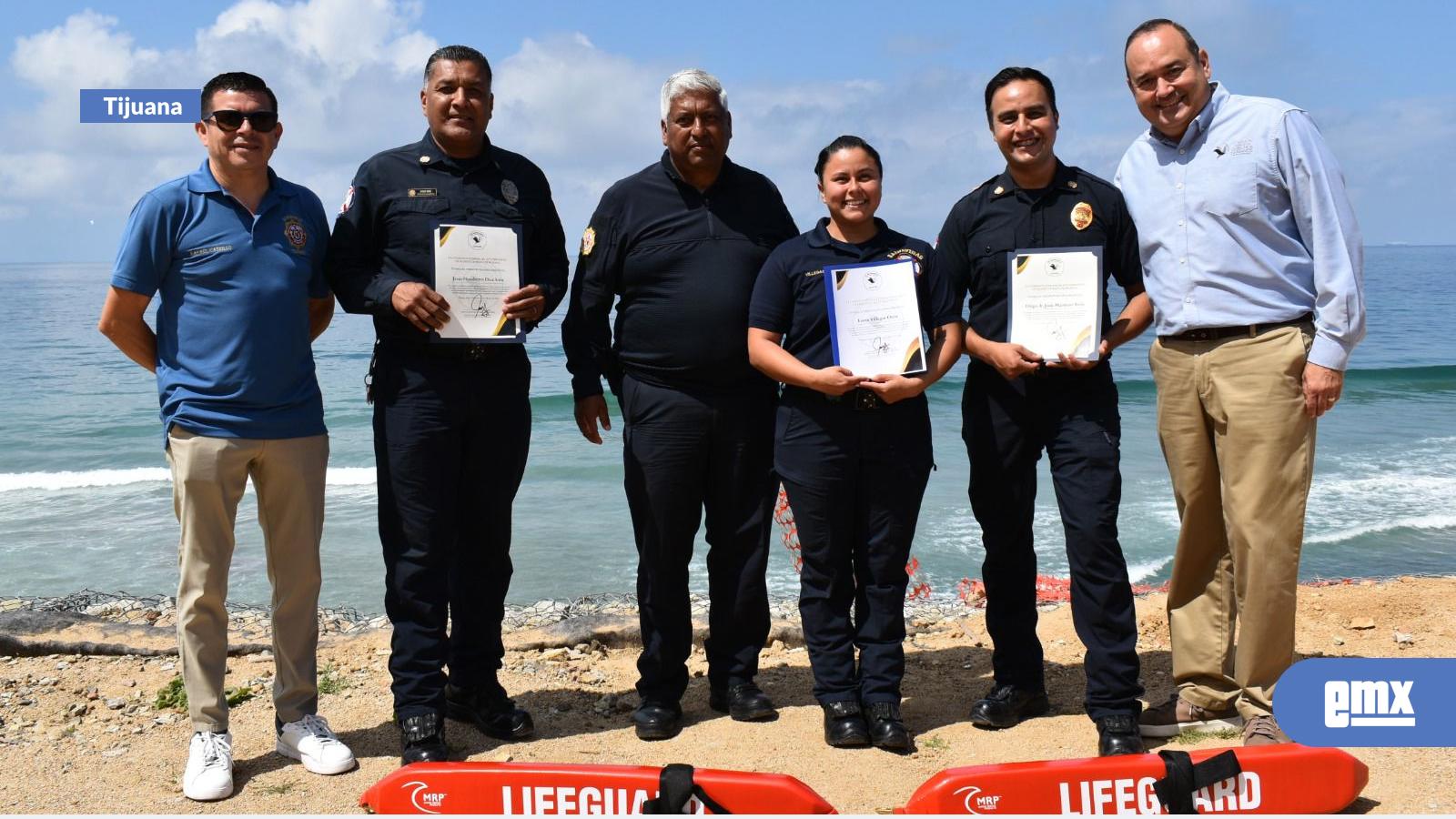 EMX-Reconoce-CEDHBC-a-salvavidas-de-Bomberos-Tijuana-que-rescataron-a-4-personas