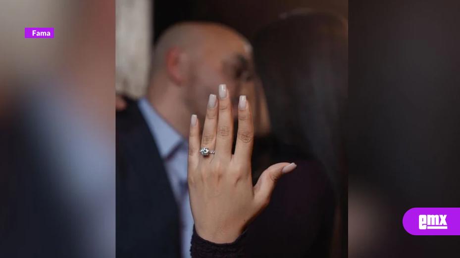 EMX-Lupillo-Rivera-entrega-anillo-de-compromiso-a-Taina-Pimentel