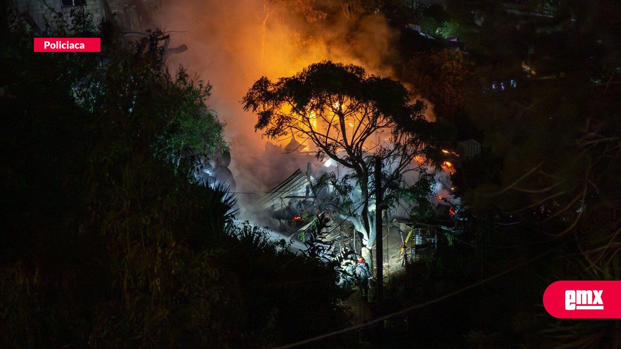 EMX-Incendio-consume-una-vivienda-y-afecta-otra-en-la-colonia-Anexa-Mirador