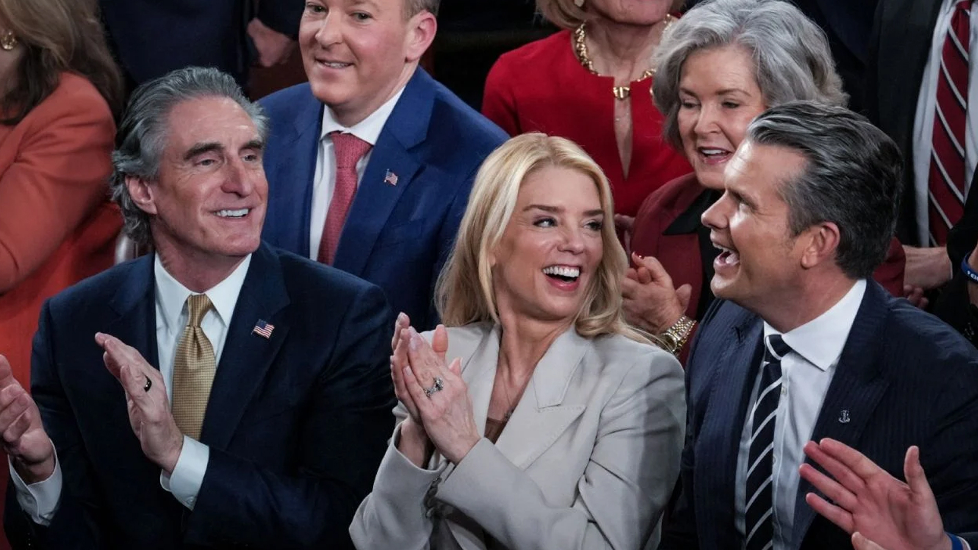 EMX-¿Cómo-los-archivos-de-Epstein-persiguieron-a-Pam-Bondi-como-secretaria-de-Justicia?