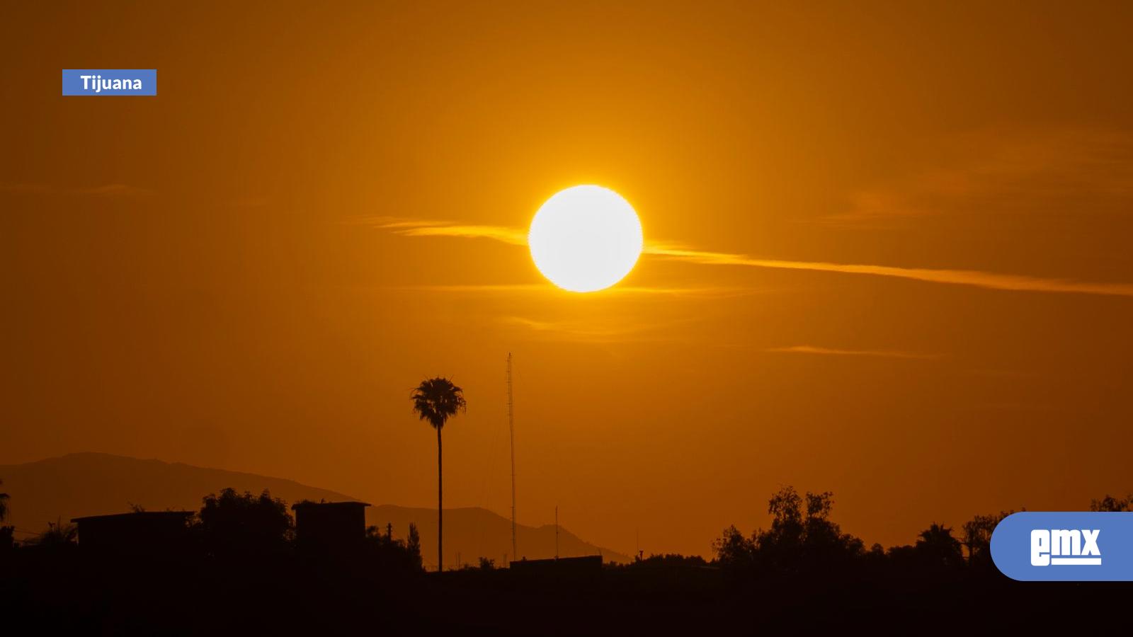 EMX-Entre-colores-y-Luna:-así-amaneció-este-Viernes-Santo