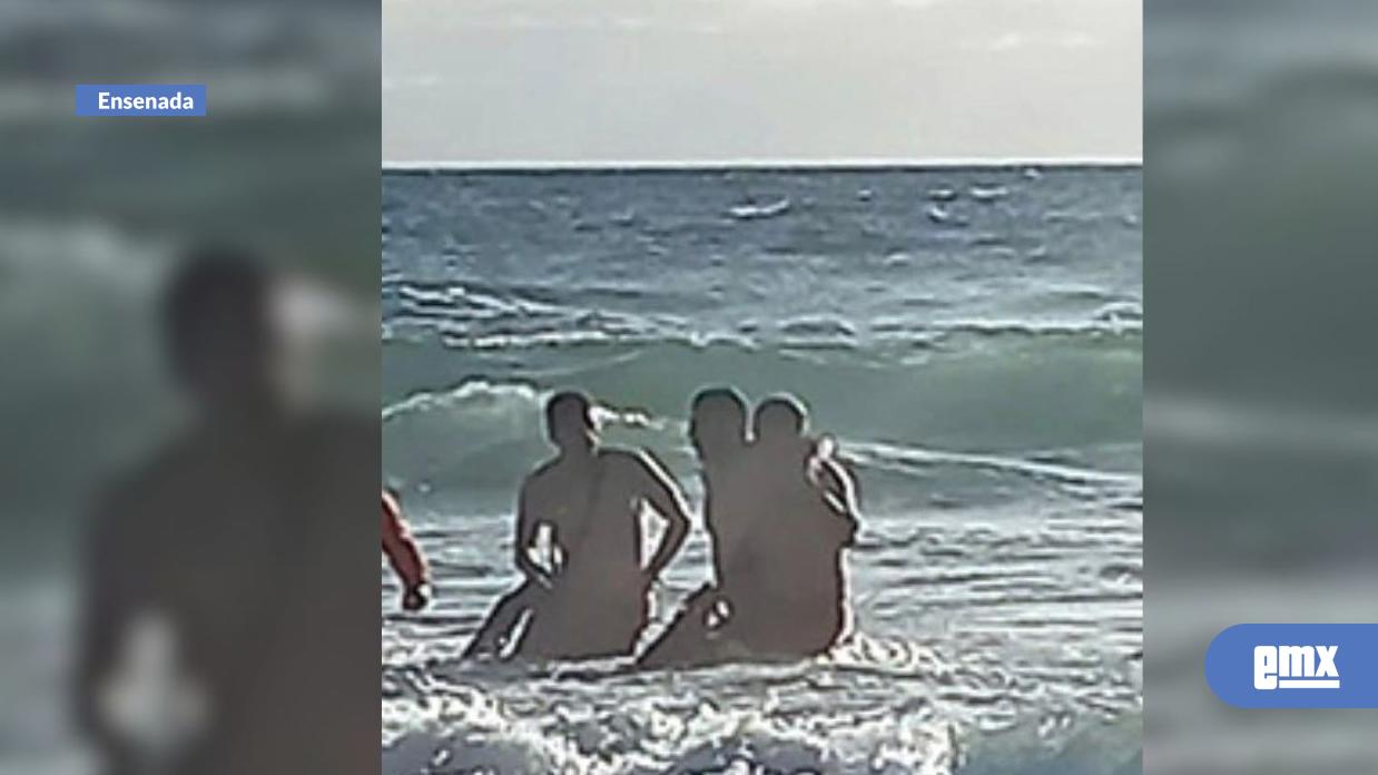 EMX-Rescatan-a-un-hombre-de-ahogarse-en-playa-Girasoles