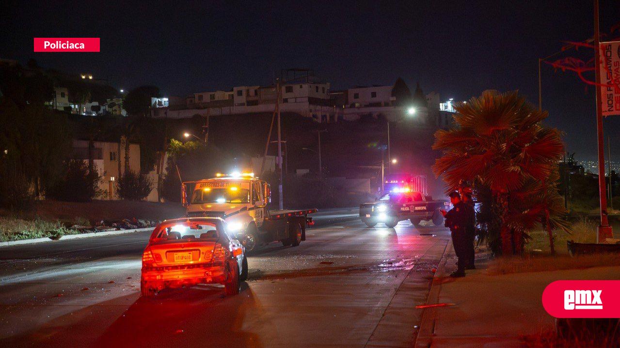 EMX-Accidente-en-Rosas-Magallón:-jóvenes-chocan-contra-palmera-abandonan-la-unidad