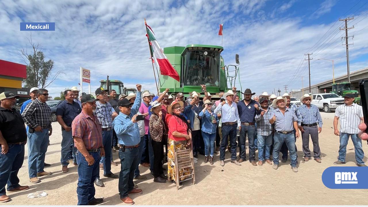 EMX-Campesinos-exigen-apoyo-al-Campo;-bloquean-carretera-a-San-Luis
