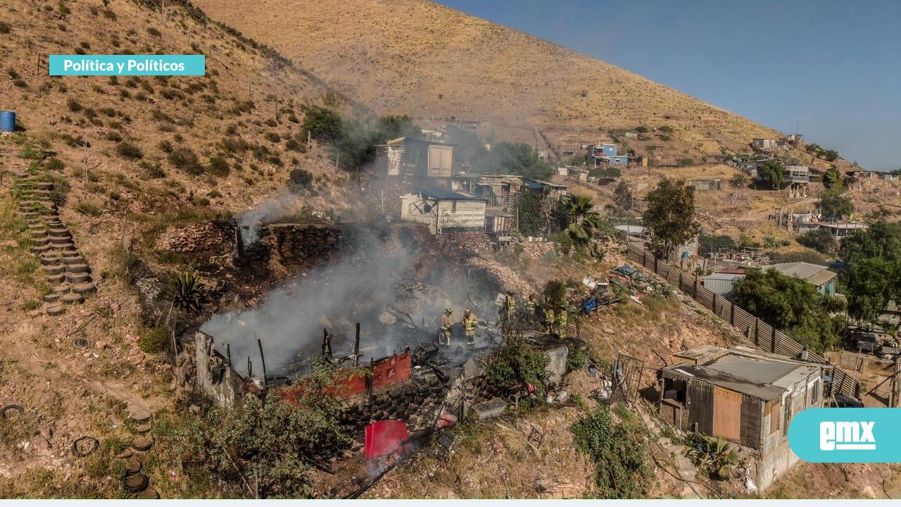 EMX-Incendio-consume-vivienda-y-deja-dos-personas-lesionadas-en-Praderas-de-la-Mesa