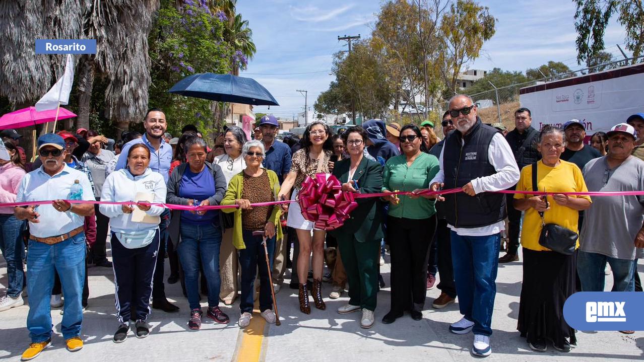 EMX-Inaugura Rocío Adame pavimentación con concreto hidráulico en Lomas de Rosarito