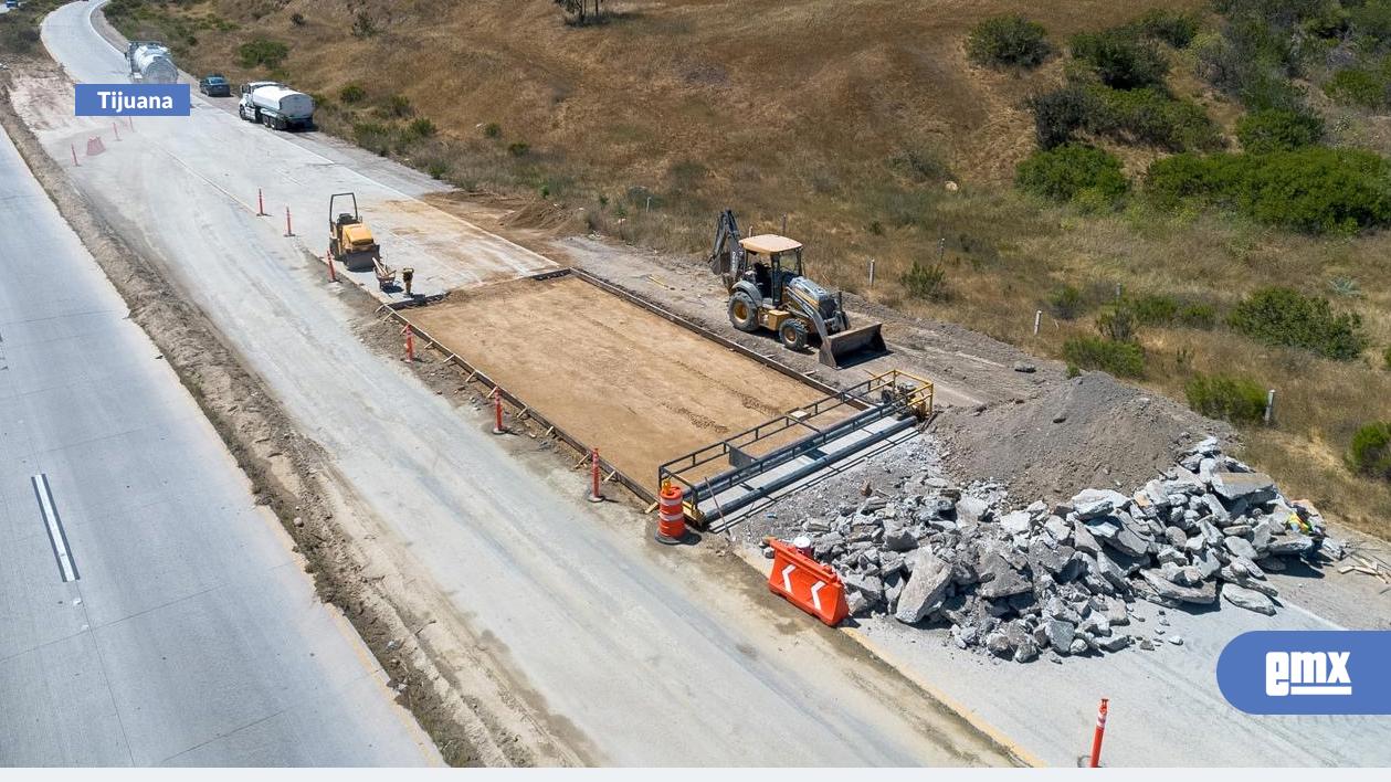 EMX-Realizan-reparaciones-en-tramo-carretero-dañado-del-bulevar-2000-tras-denuncias-en-redes-sociales