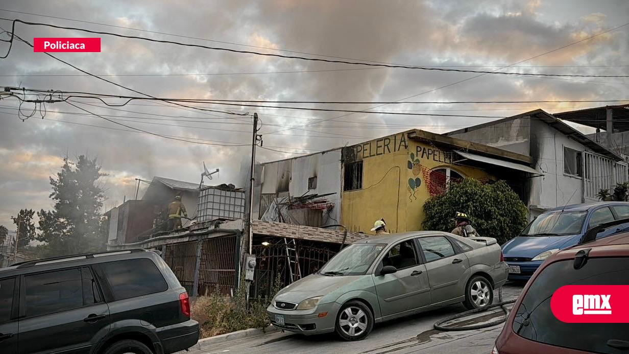 EMX-Incendio-en-papelería-de-Mariano-Matamoros-Sur-deja-daños-materiales