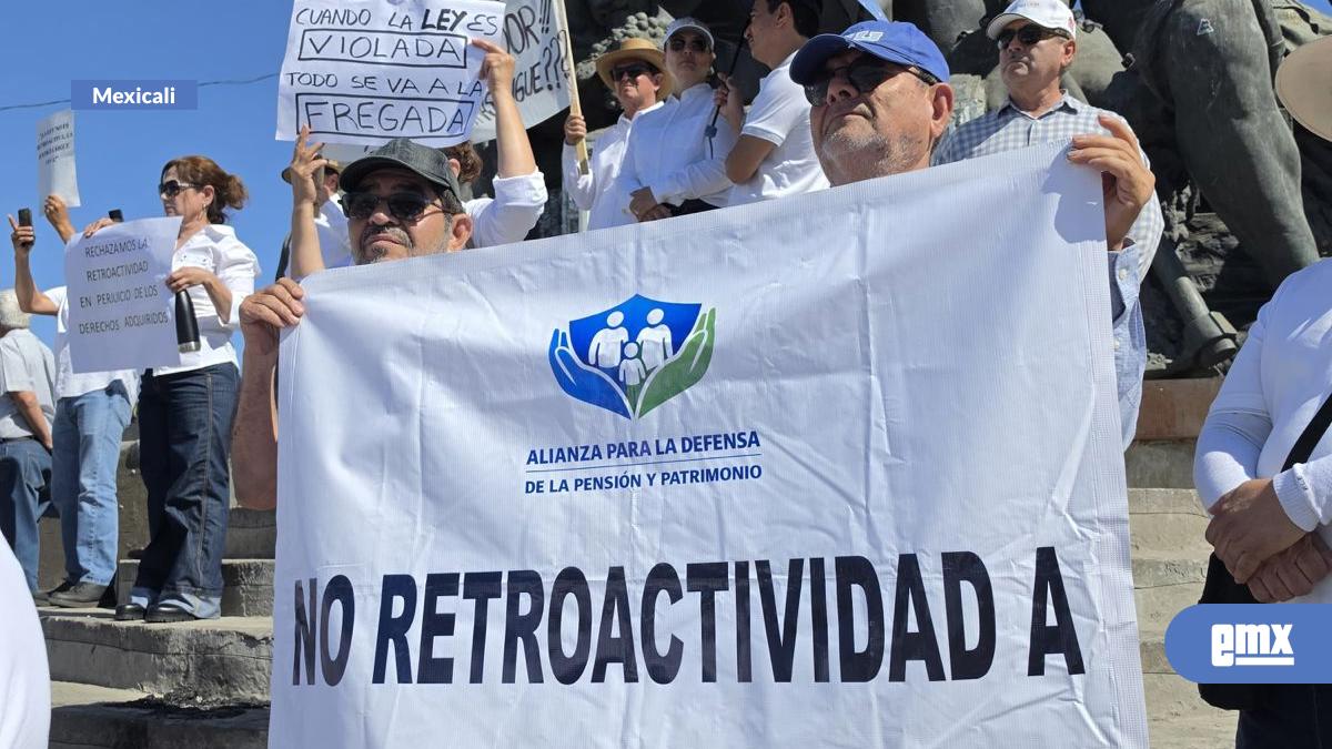 EMX-Extrabajadores de CFE, protestan contra tope de pensiones