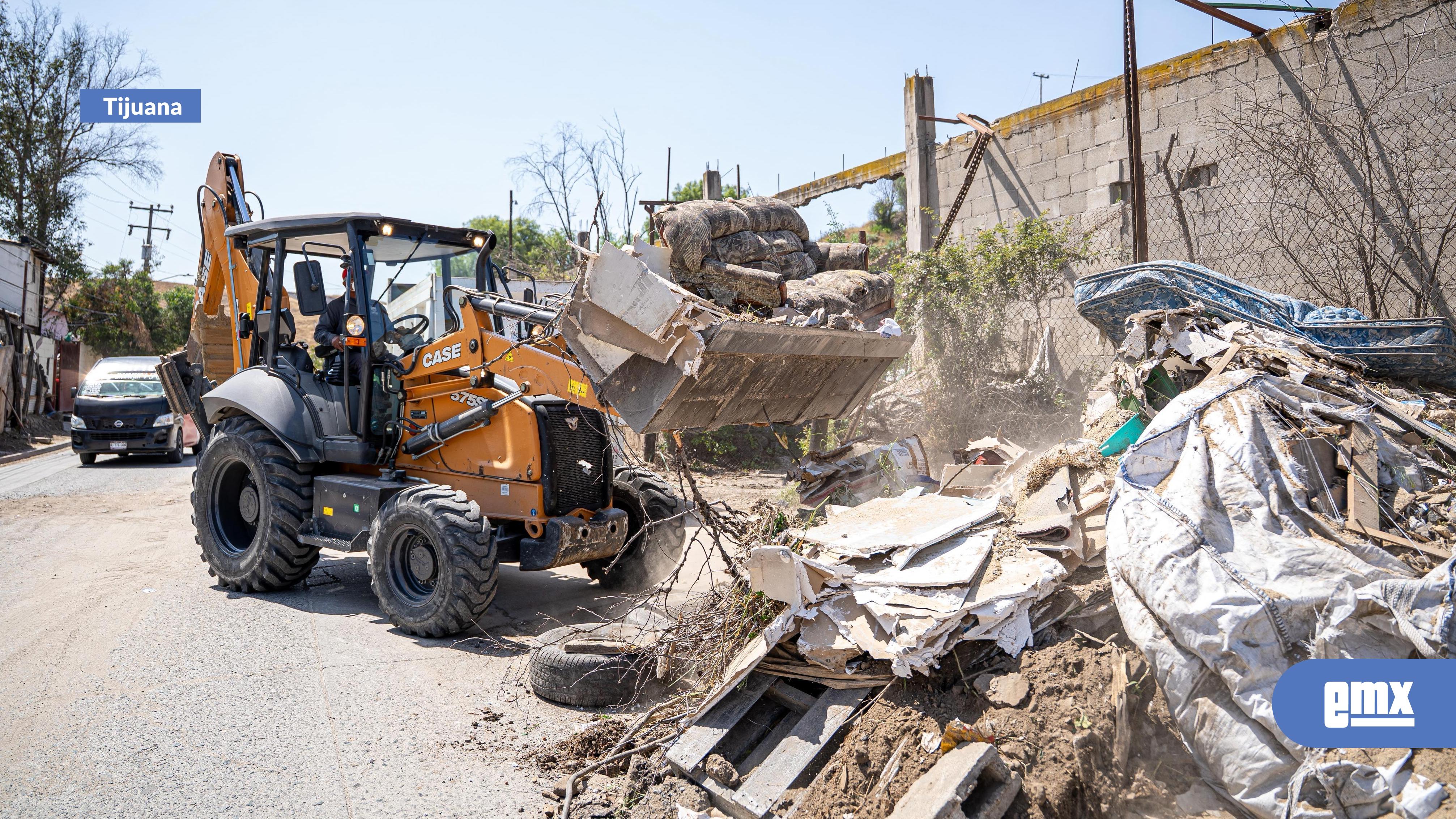 EMX-Benefician-a-más-de-2-mil-tijuanenses-con-recolección-de-57-toneladas-de-basura-pesada