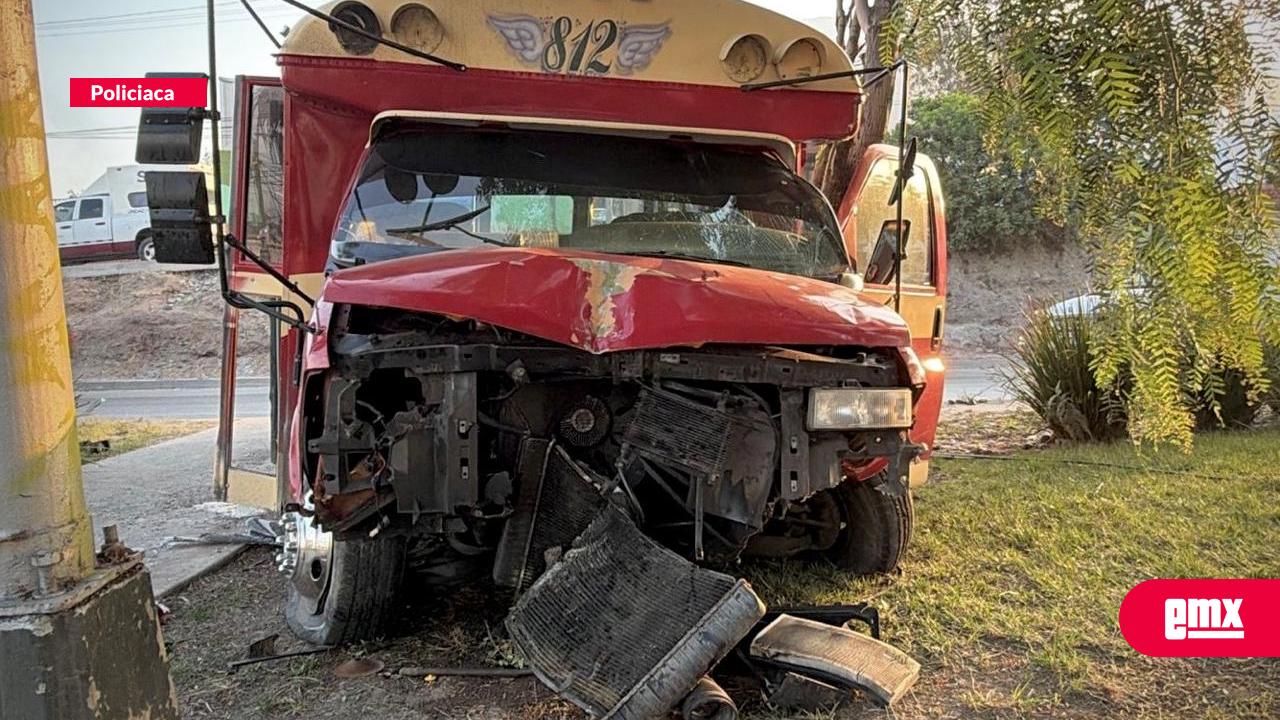 EMX-“Calafia”-se-impacta-contra-poste-y-termina-sobre-el-camellón-en-bulevar-Insurgentes