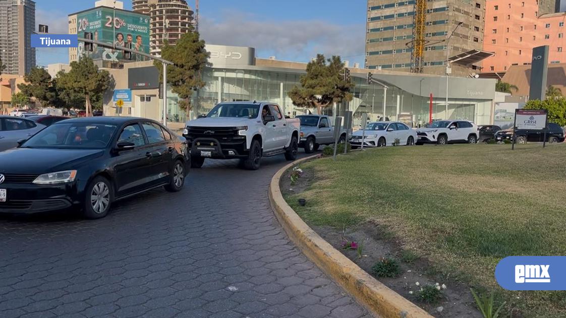 EMX-Filas-de-hasta-una-hora-en-Sentri-afectan-tránsito-en-Zona-Río