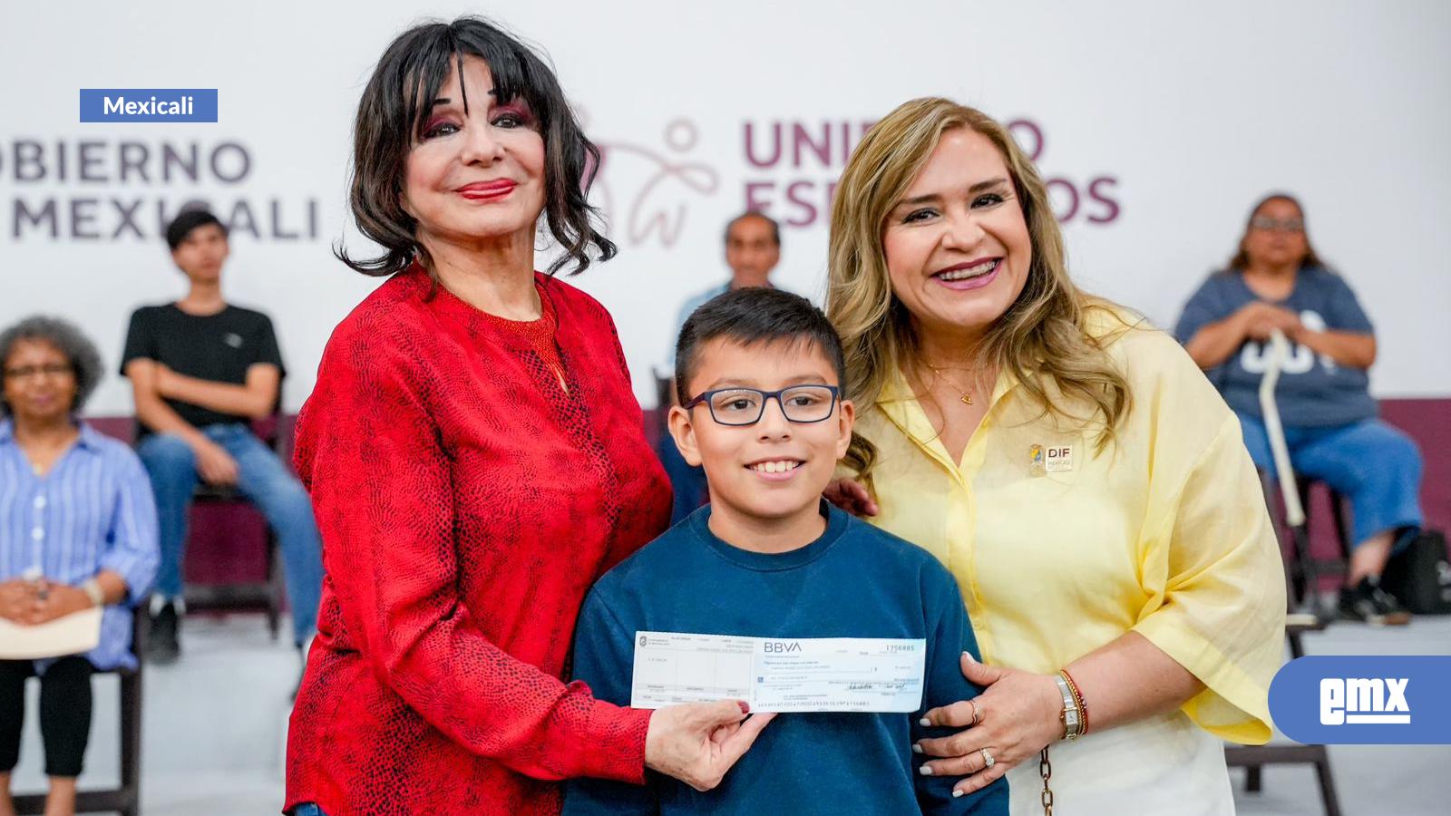 EMX-Entrega-DIF-Mexicali-apoyos-económicos