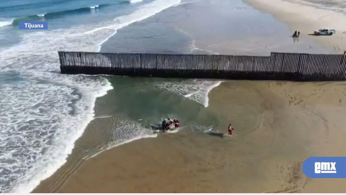 EMX-Suman-7-rescates-acuáticos-en-intentos-de-cruce-por-muro-fronterizo-en-Playas