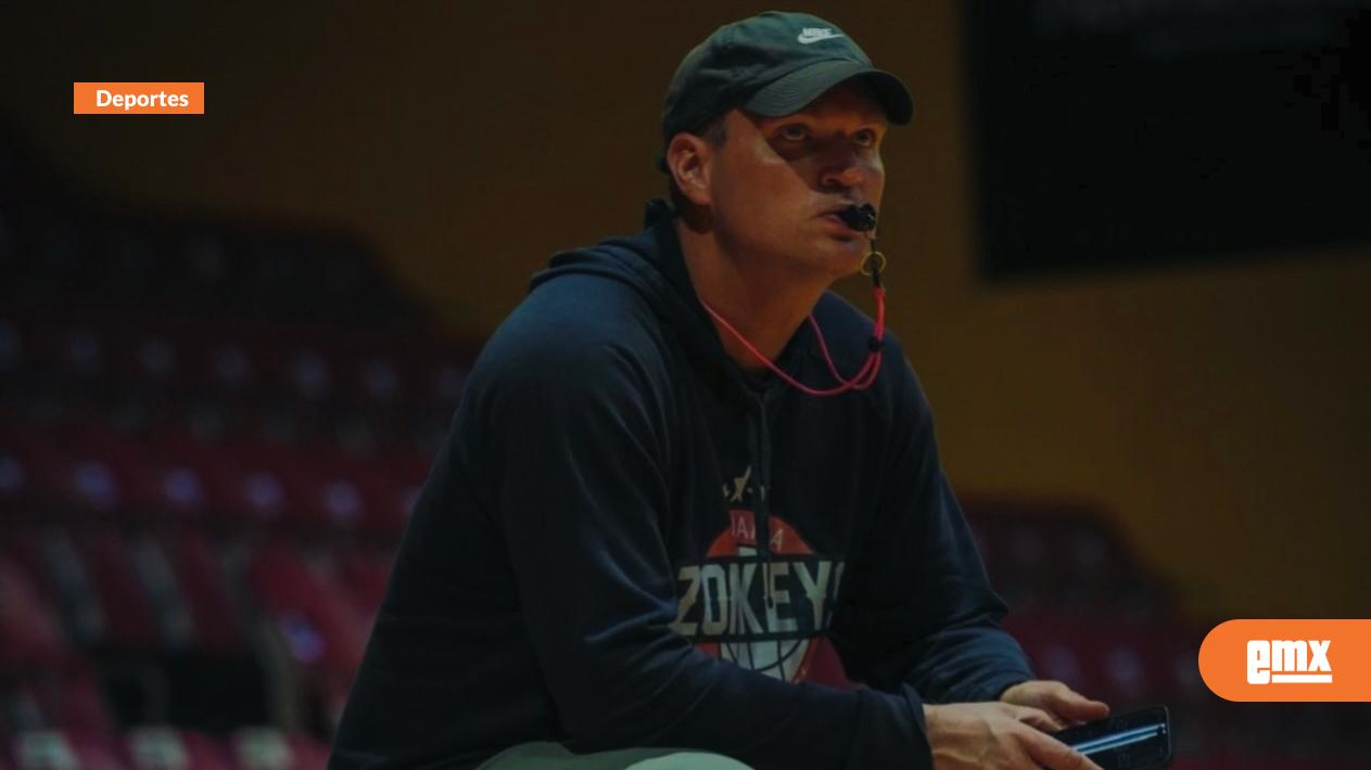 EMX-Sale-de-Zonkeys-el-coach-Doug-Plumb