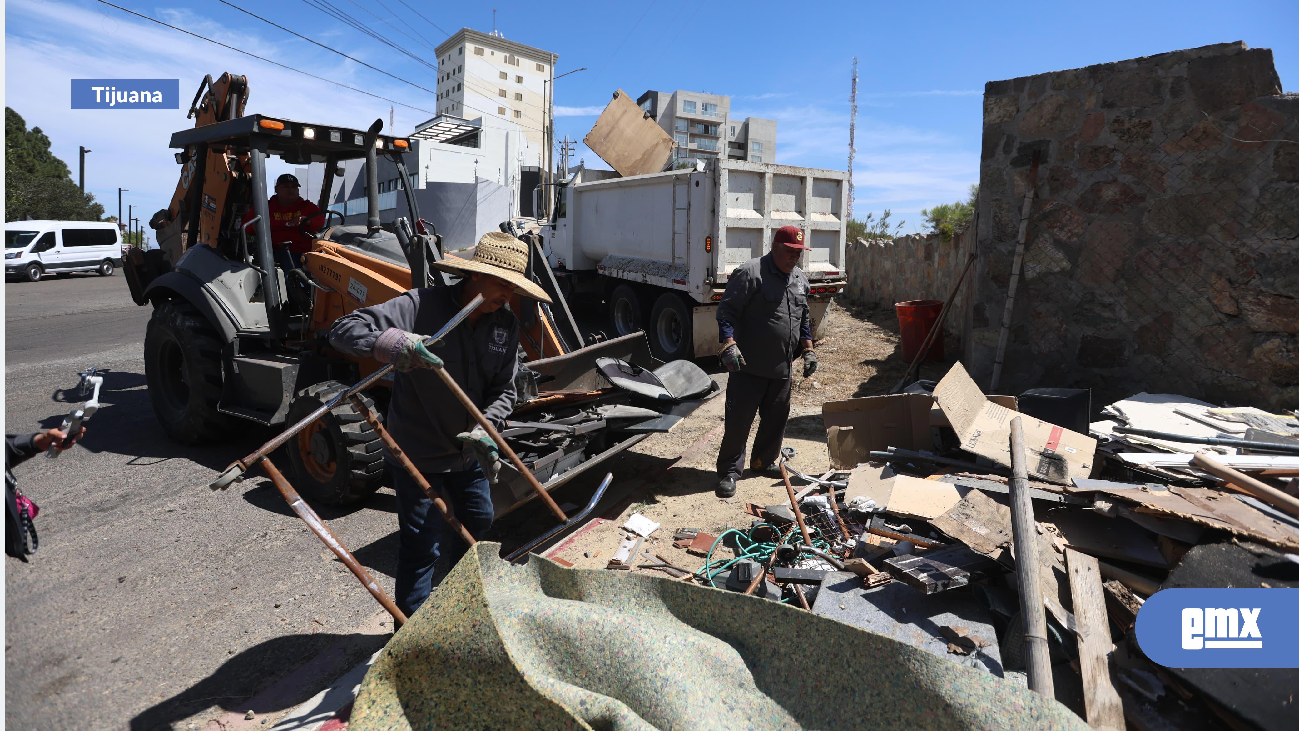 EMX-Retiran-Ayuntamiento-de-Tijuana-26-toneladas-de-basura-en-tres-delegaciones