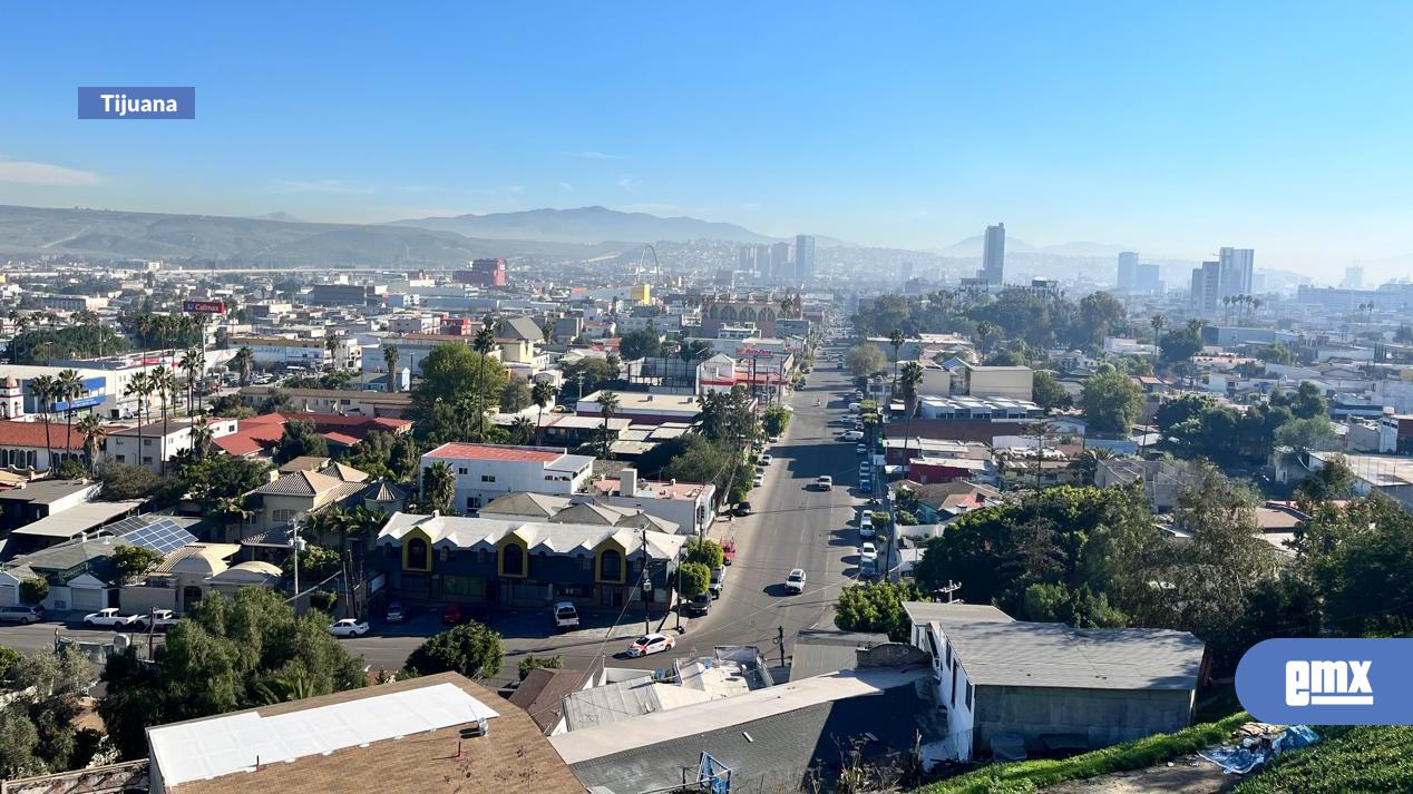 EMX-Filas-largas-en-cruces-fronterizos-no-frenan-turismo-en-Tijuana