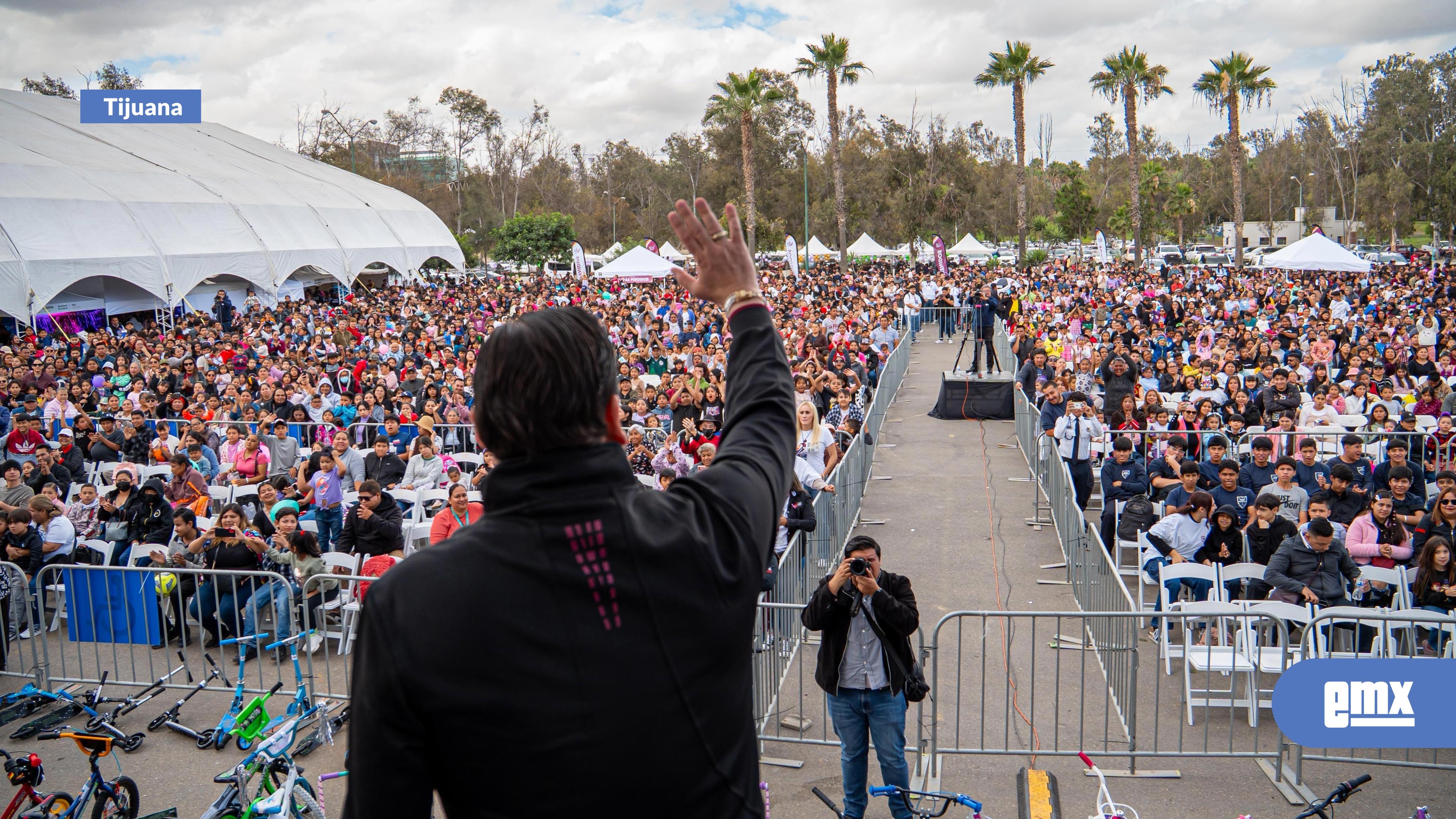 EMX-Celebra Ismael Burgueño Día de la Niña y el Niño con show tributo a las Guerreras K-Pop ante más de 10 mil asistentes