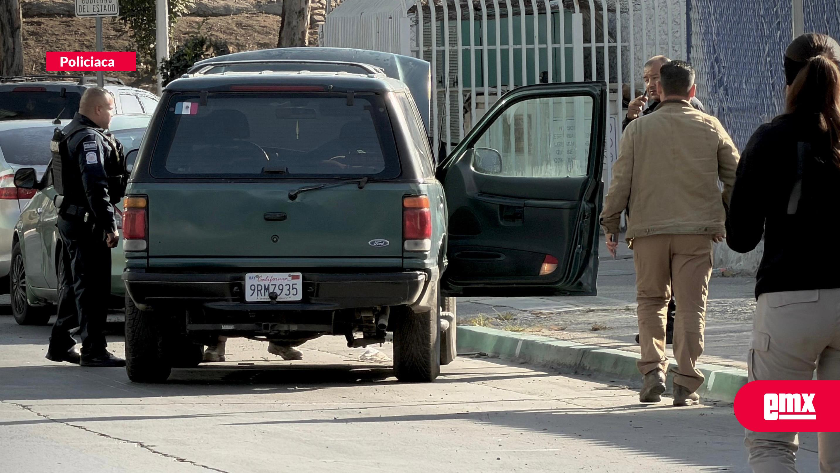 EMX-#Últimahora-|-Abandonan-vehículo-con-persona-sin-vida-en-la-Zona-Rio