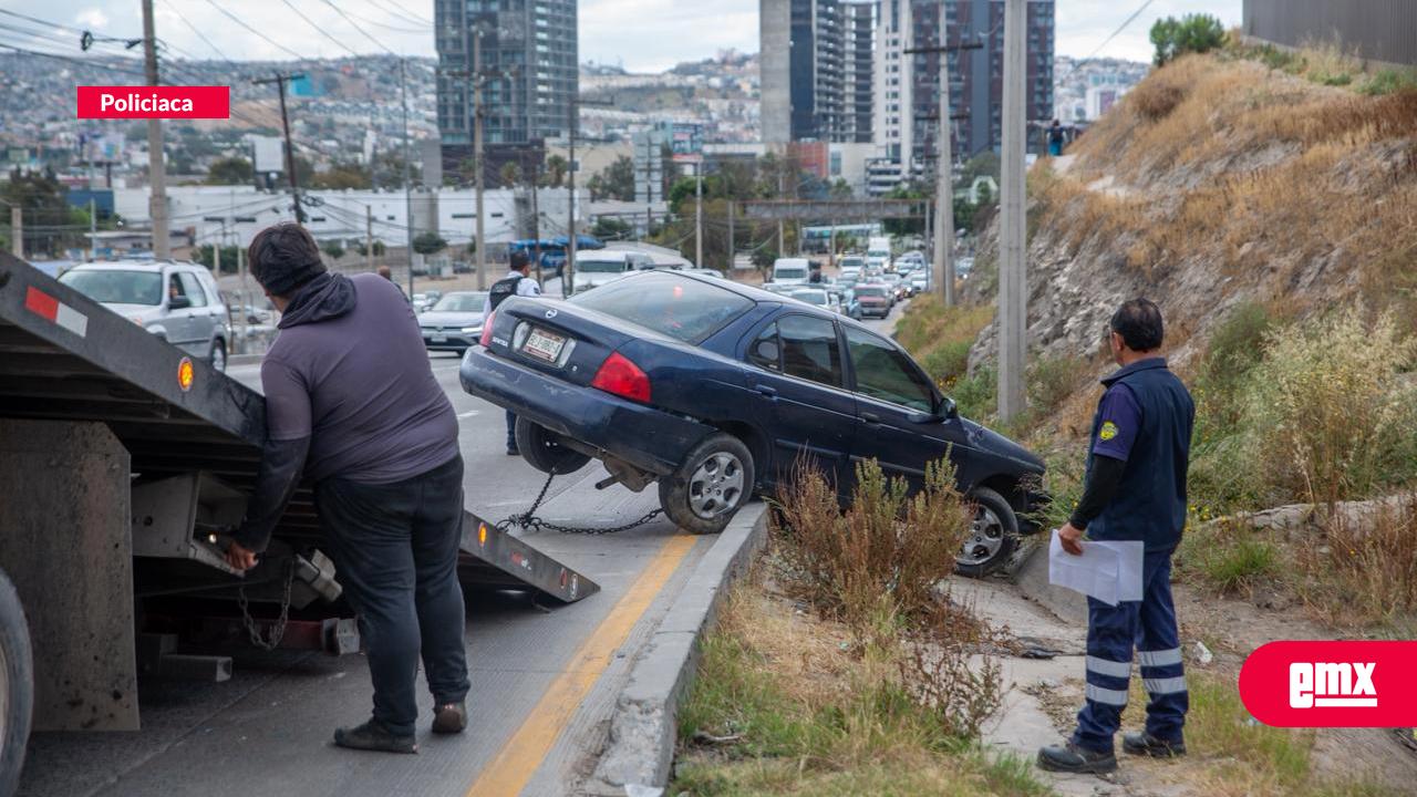 EMX-Accidente-en-rampa-de-la-central-camionera-provoca-tráfico-hacia-Otay