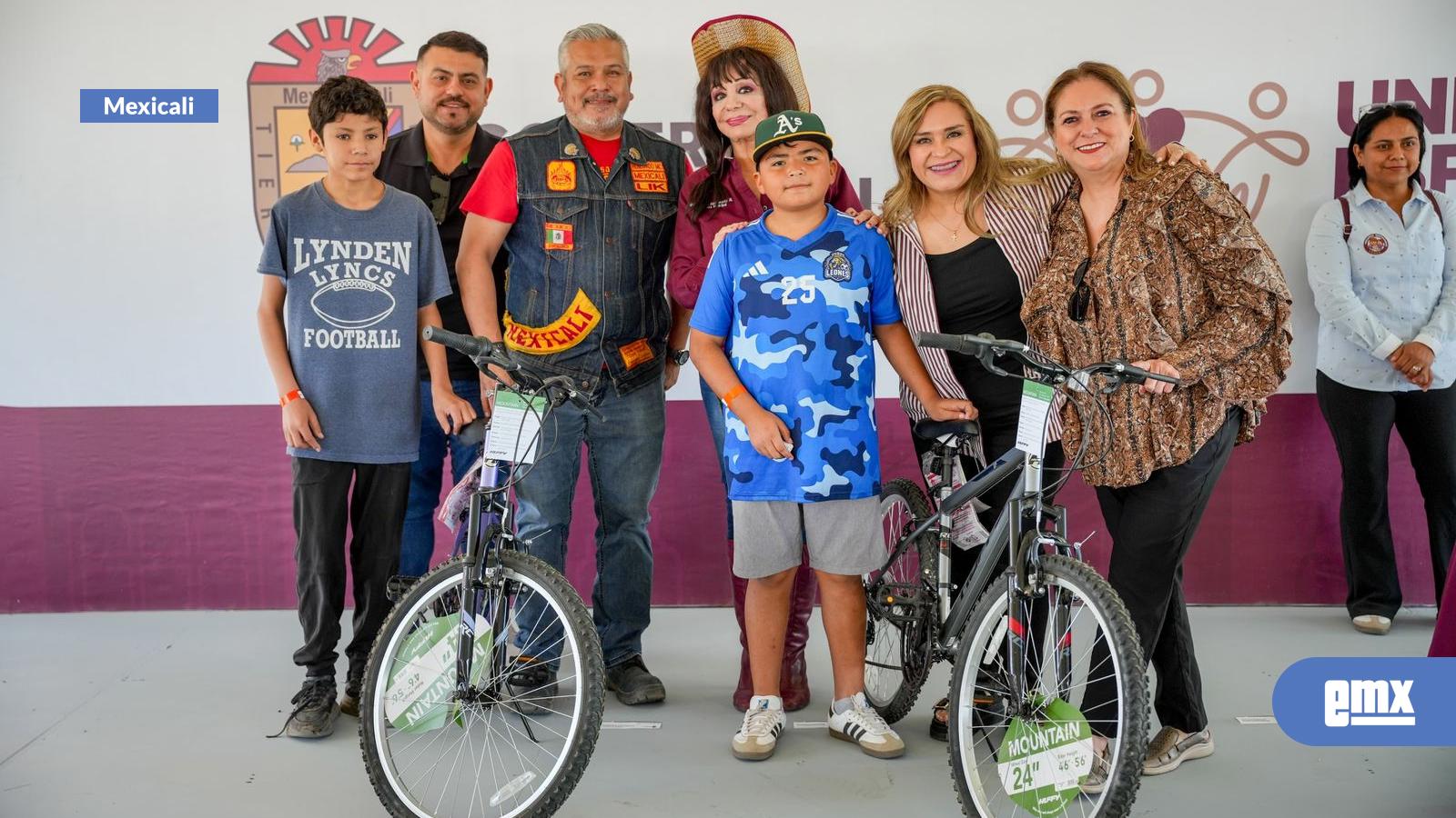 EMX-Gobierno-de-Mexicali-festeja-el-día-del-niño-en-el-Valle