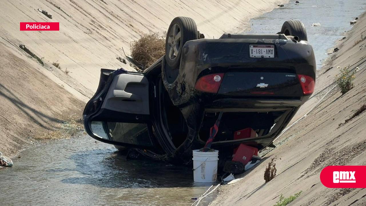 EMX-Tráiler-provoca-volcadura-en-bulevar-Clouthier;-pareja-resulta-lesionada