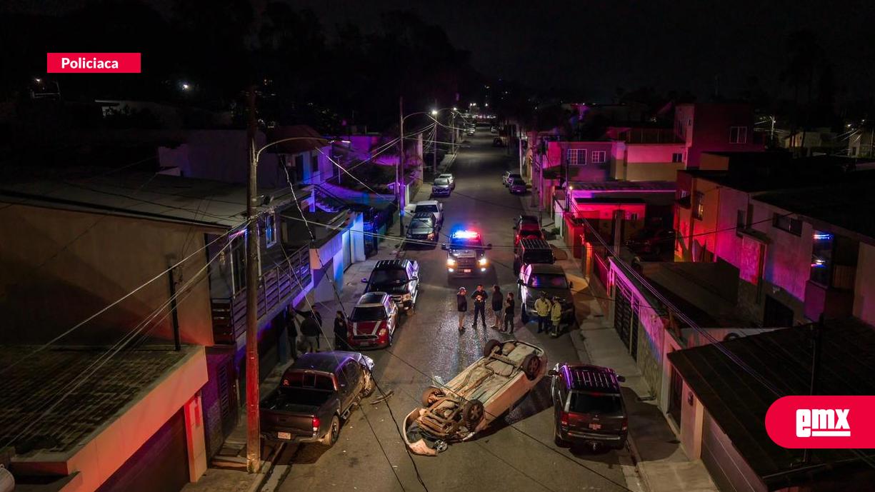 EMX-Joven-provoca-volcadura-tras-quedarse-dormido-al-volante-en-Playas-de-Tijuana