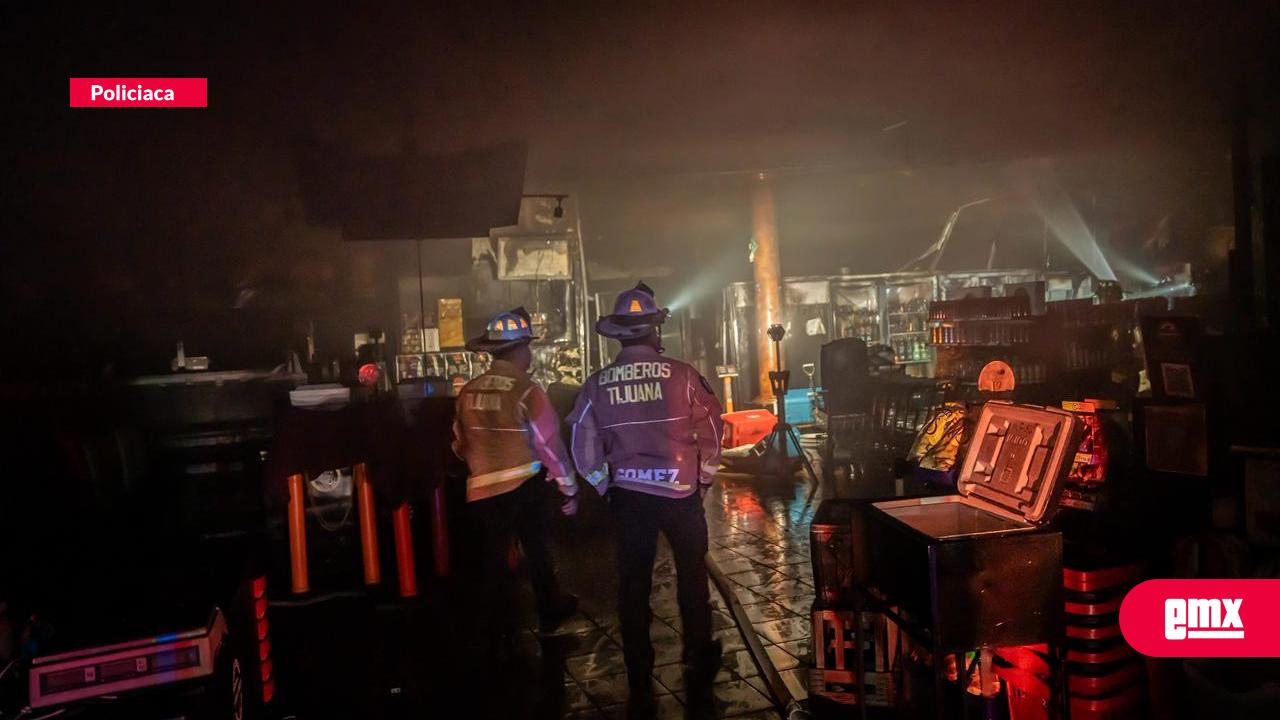 EMX-Incendio-en-establecimiento-de-carnes-en-la-colonia-Águila