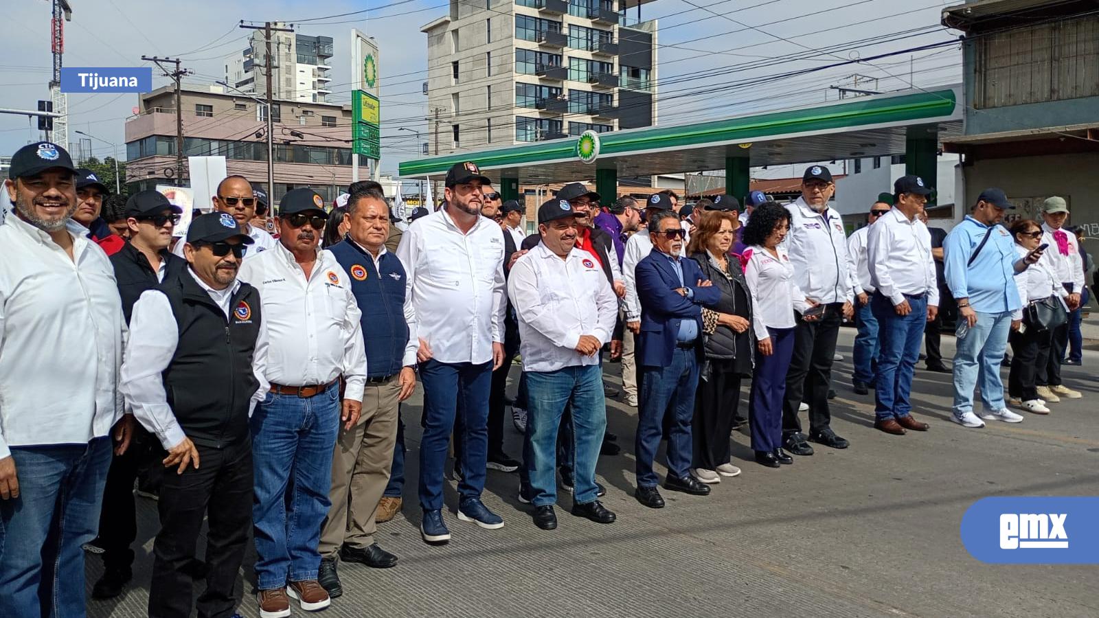 EMX-Encabeza-Alcalde-Ismael-Burgueño-Desfile-de-la-Clase-Trabajadora