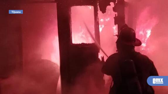 EMX-En-24-horas,-Bomberos-atendió-tres-incendios-—dos-en-viviendas-y-uno-industrial—-marcaron-la-jornada
