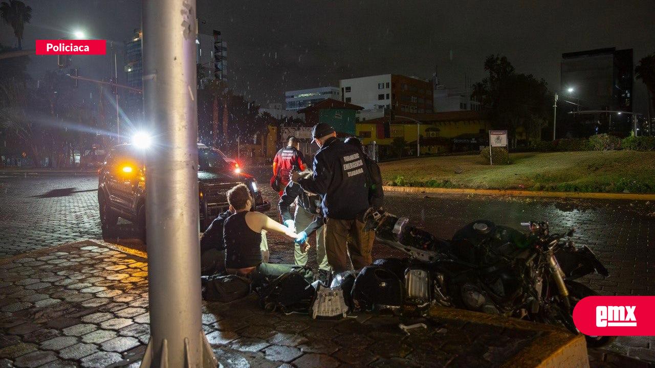 EMX-Motociclista-derrapa-por-lluvia-en-Zona-Río